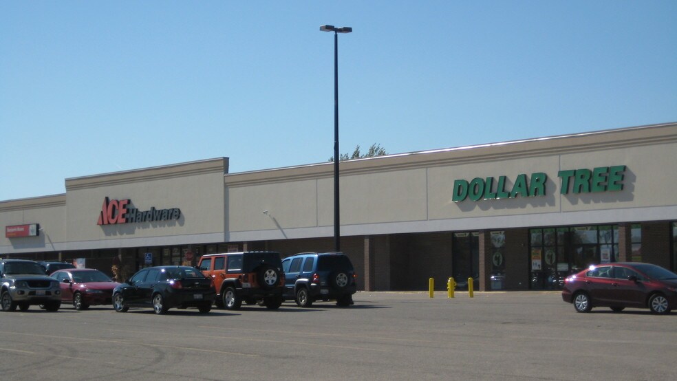 More Photos Of 3232 N Lewis Ave, Waukegan Unknown For Lease