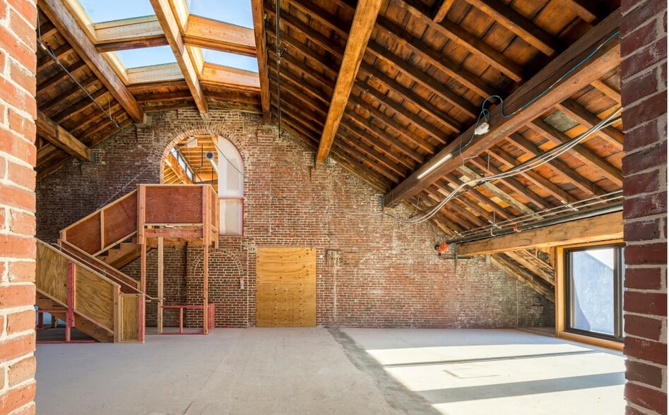 More Photos Of 66 Long Wharf, Boston Office For Lease