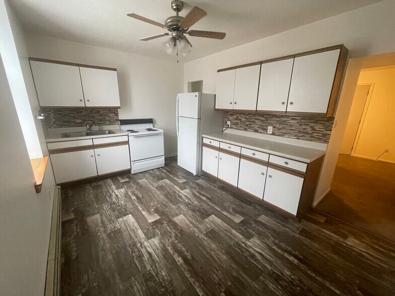 More Photos Of 208 Main Ave S, Park Rapids Storefront Retail Residential For Sale