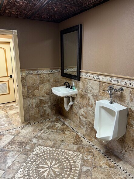 More Photos Of 2101 Grant St, Wichita Falls Warehouse For Lease