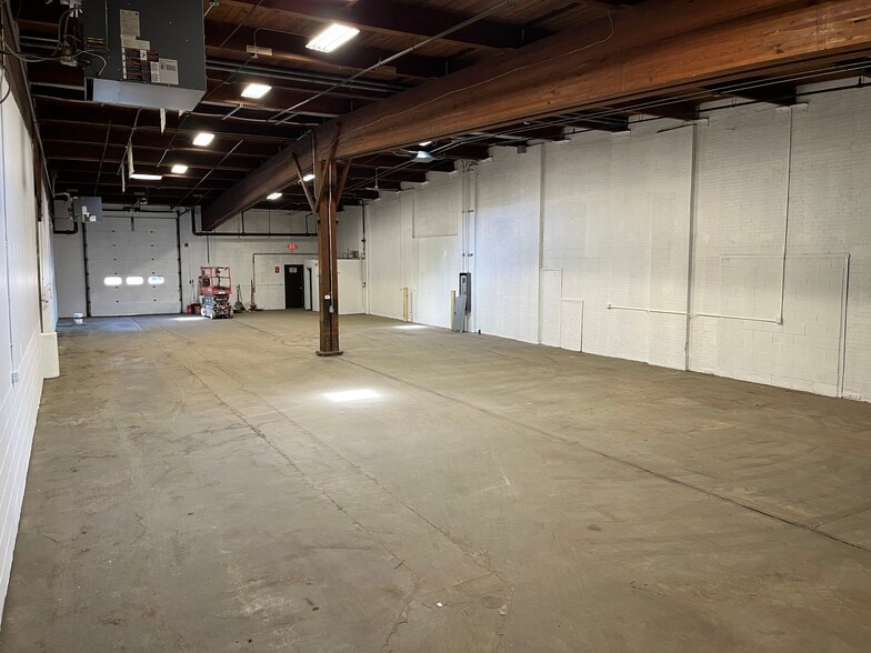 More Photos Of 108 Clematis Ave, Waltham Unknown For Lease