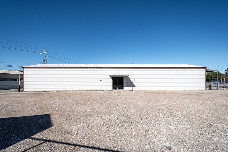 More Photos Of 21040 Loop 494, New Caney Warehouse For Lease
