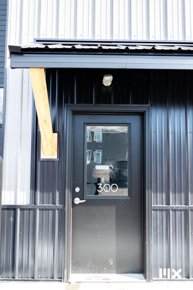 More Photos Of 1709 Dewent St, Jenison Light Manufacturing For Lease
