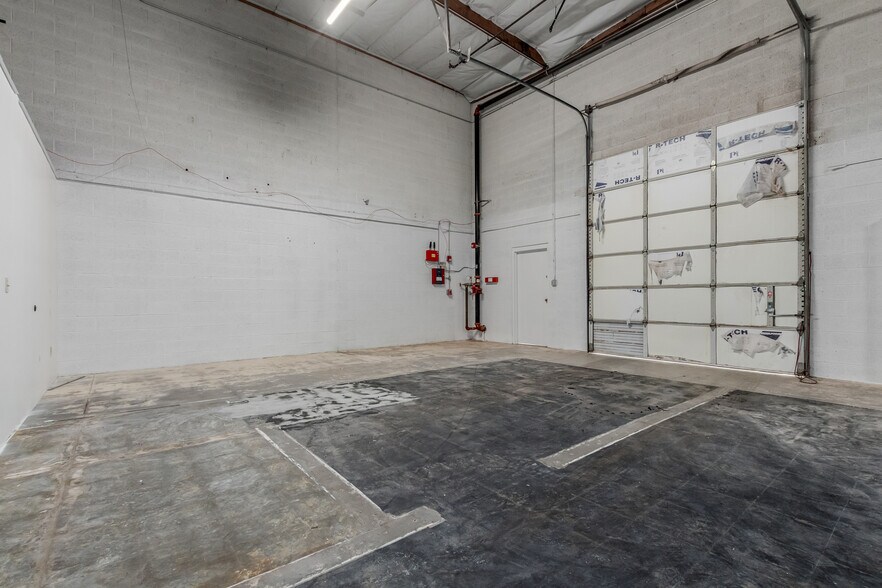 More Photos Of 104 S 54th St, Chandler Flex For Lease