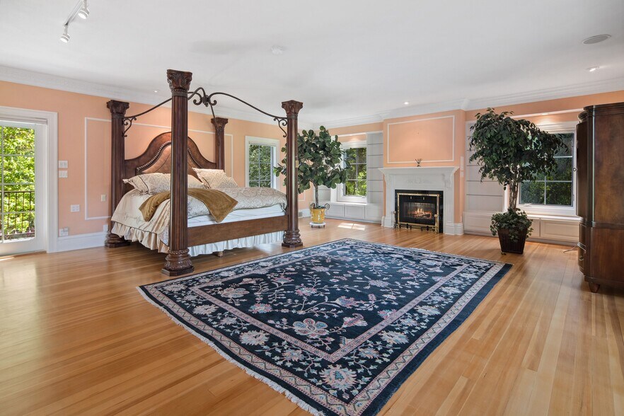 More Photos Of 1500 SE Waverly Dr, Portland Office Residential For Sale