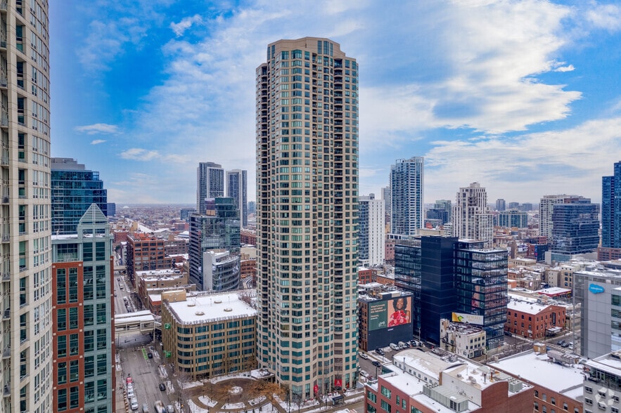 Primary Photo Of 400 N LaSalle St, Chicago Apartments For Lease