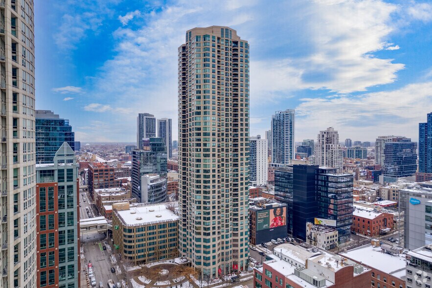 Primary Photo Of 400 N LaSalle St, Chicago Apartments For Lease