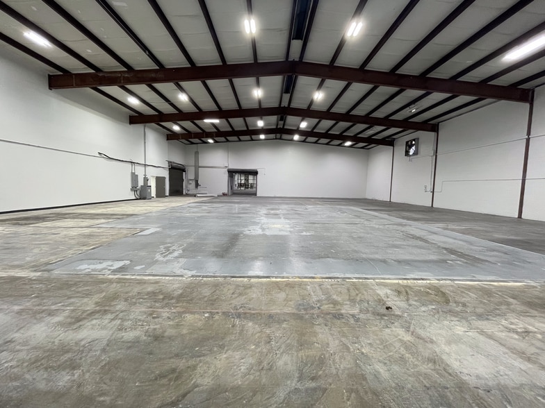 More Photos Of 1020-1030 S 86th St, Tampa Manufacturing For Lease