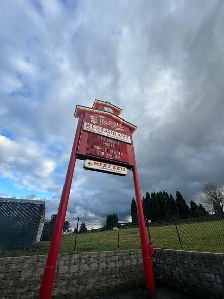 More Photos Of 5000 SE International Way, Portland General Retail For Sale