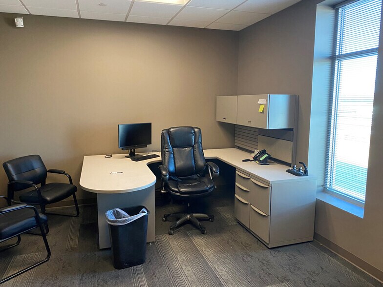 More Photos Of 801 W Caledonia Ave, Hillsboro Warehouse For Lease