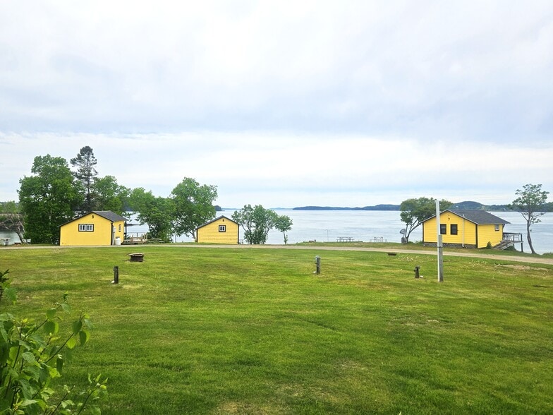 More Photos Of 24 Harris Point Rd, Eastport Hotel For Sale