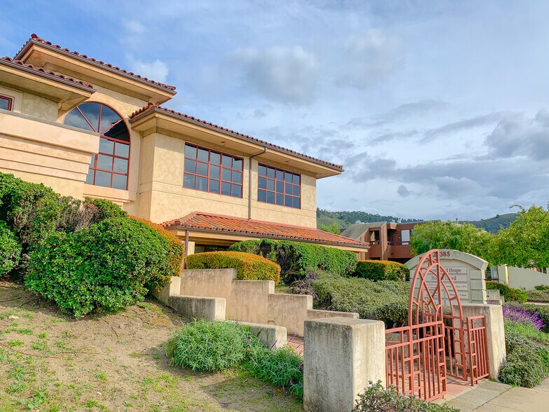 More Photos Of 26385 Carmel Rancho Blvd, Carmel Office For Lease