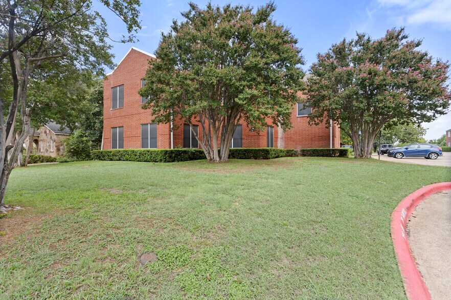 More Photos Of 1309 W Abram St, Arlington Office For Lease