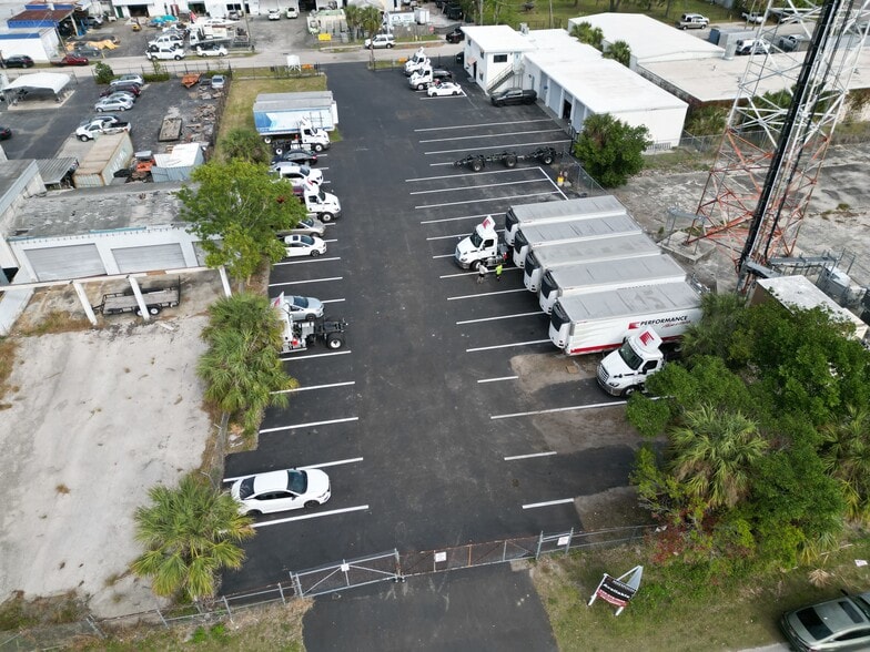 More Photos Of 2546 Franklin St, Fort Myers Warehouse For Sale