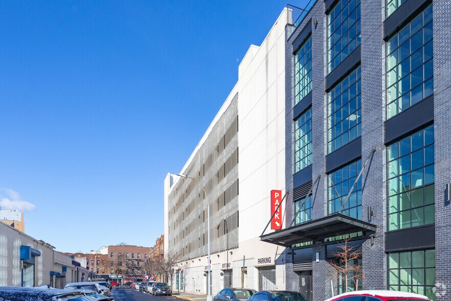 Primary Photo Of 423 88th St, Brooklyn Parking Garage For Lease