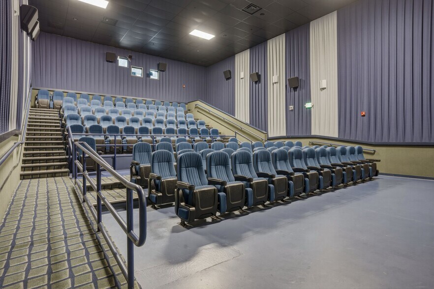 More Photos Of 655 N Opportunity Dr, Columbia City Movie Radio TVStudio For Sale