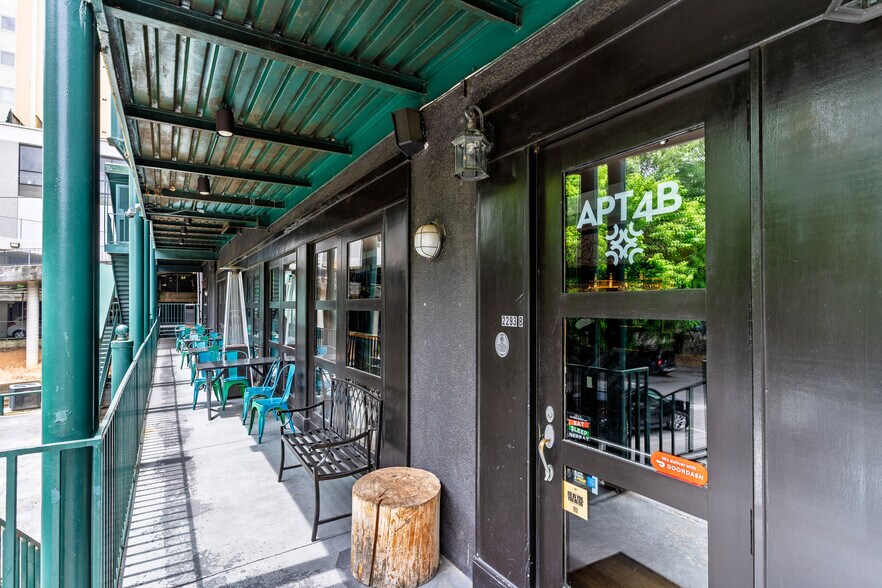 More Photos Of 2287-2293 Peachtree Rd NE, Atlanta Storefront Retail Office For Lease