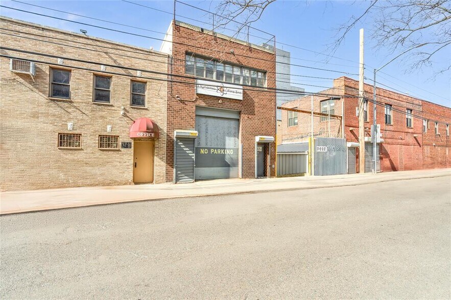 More Photos Of 37-14 13th St, Long Island City Warehouse For Lease