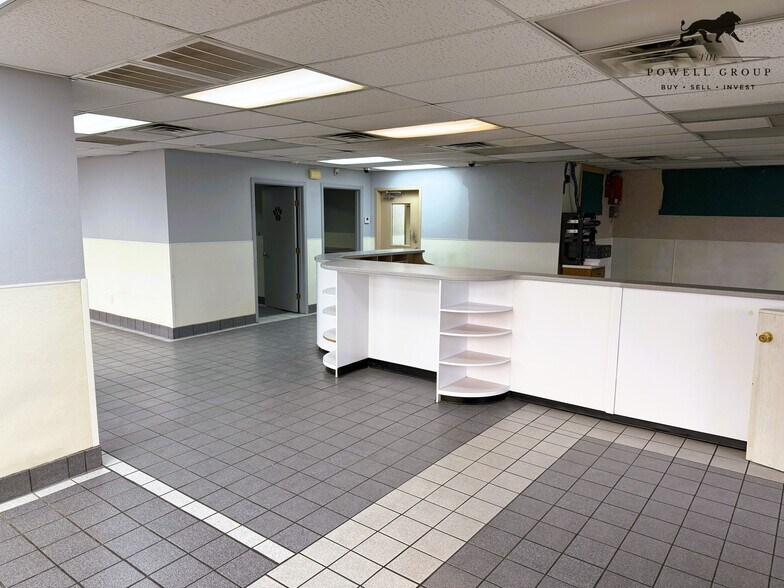 More Photos Of 7902 Slide Rd, Lubbock Veterinarian Kennel For Lease
