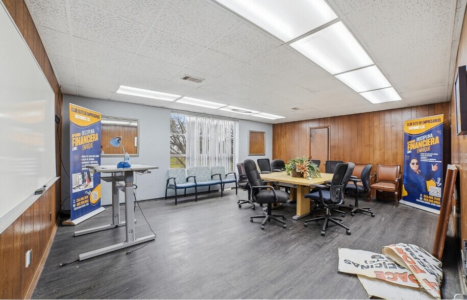 More Photos Of 2908 11th St, Dallas Office For Sale