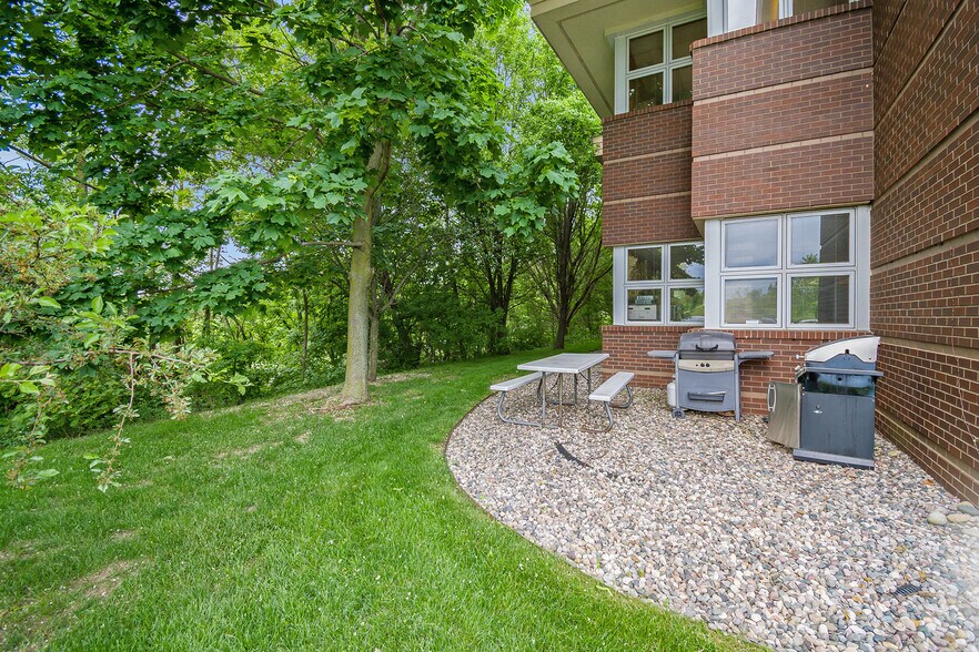 More Photos Of 7953 Adobe Rd, Kalamazoo Office For Sale
