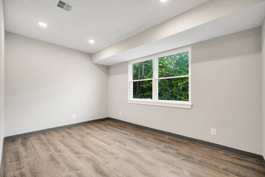 More Photos Of 2168 Bennett Rd, Philadelphia Warehouse For Lease