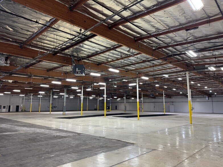 More Photos Of 11240 Sherman Way, Sun Valley Unknown For Lease