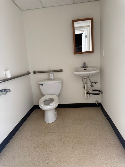 More Photos Of 1021 Technology Dr, Indian Trail Flex For Lease