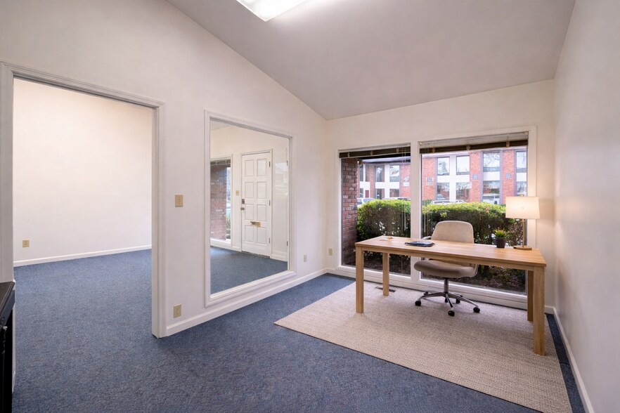 More Photos Of 110-124 Clarkson Executive Park, Ellisville Office For Lease