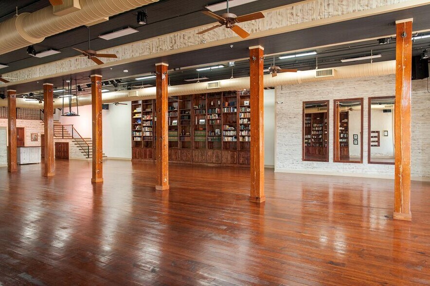 More Photos Of 97 1st St, Grenada General Retail For Sale