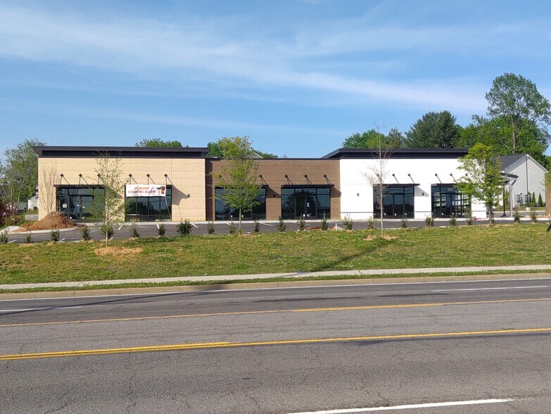 More Photos Of 500-512 Hadley Village Blvd, Old Hickory Storefront For Sale