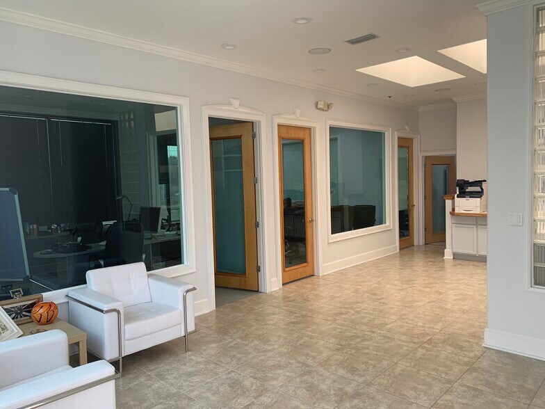 More Photos Of 750 3rd St, Neptune Beach Office For Lease