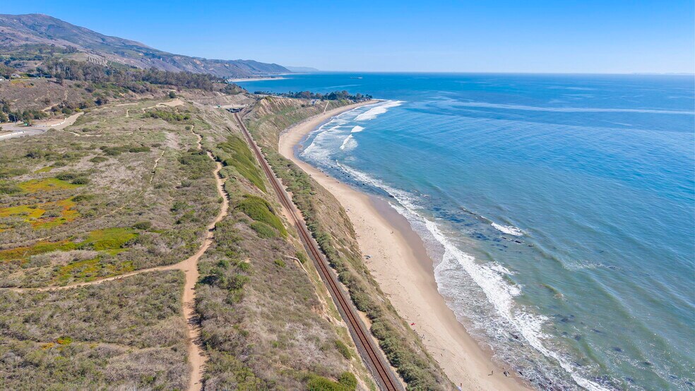 More Photos Of 6398 Cindy Ln, Carpinteria Office For Sale