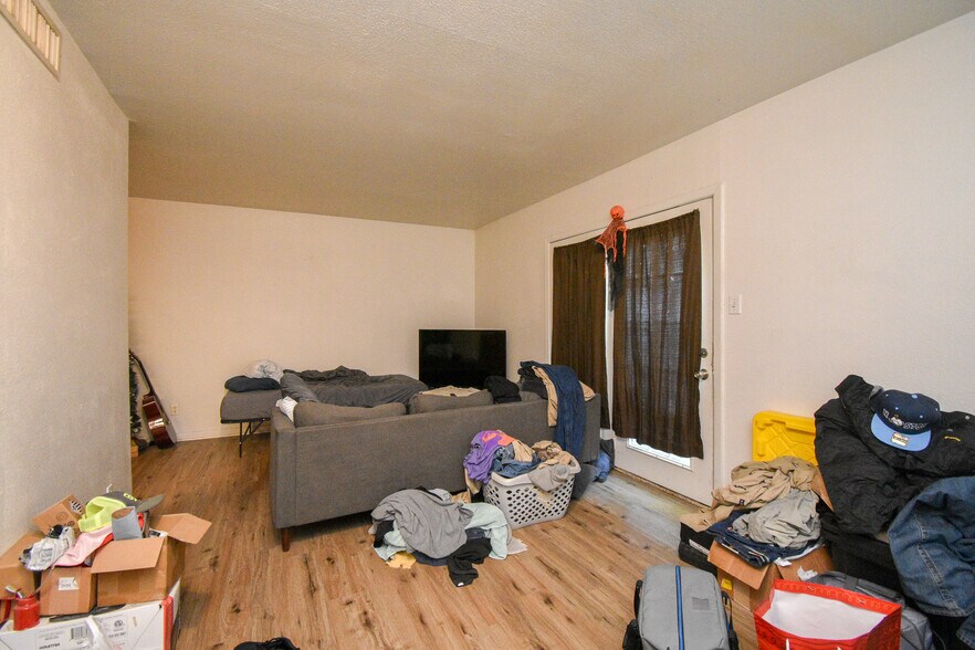 More Photos Of 1805 Rosemary Ave, Victoria Apartments For Sale