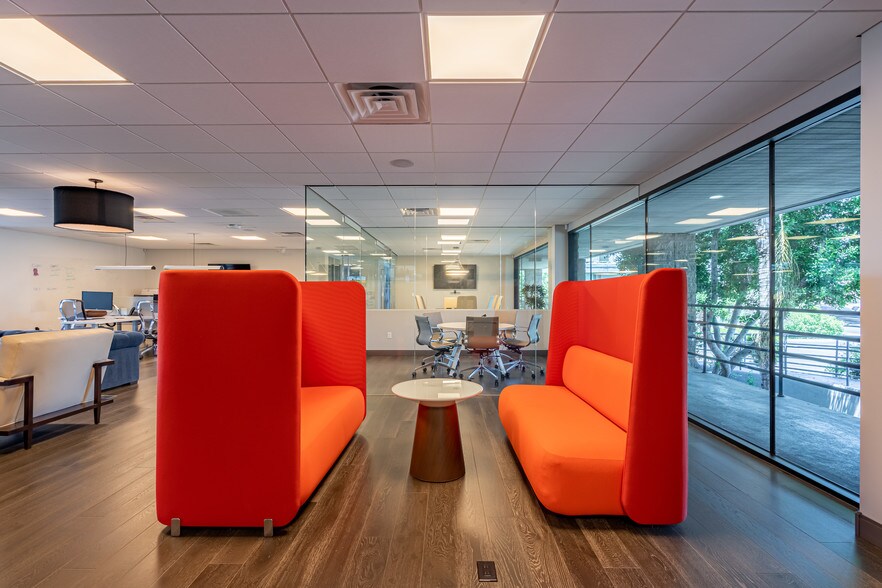 More Photos Of 531 E Bethany Home Rd, Phoenix Office For Sale