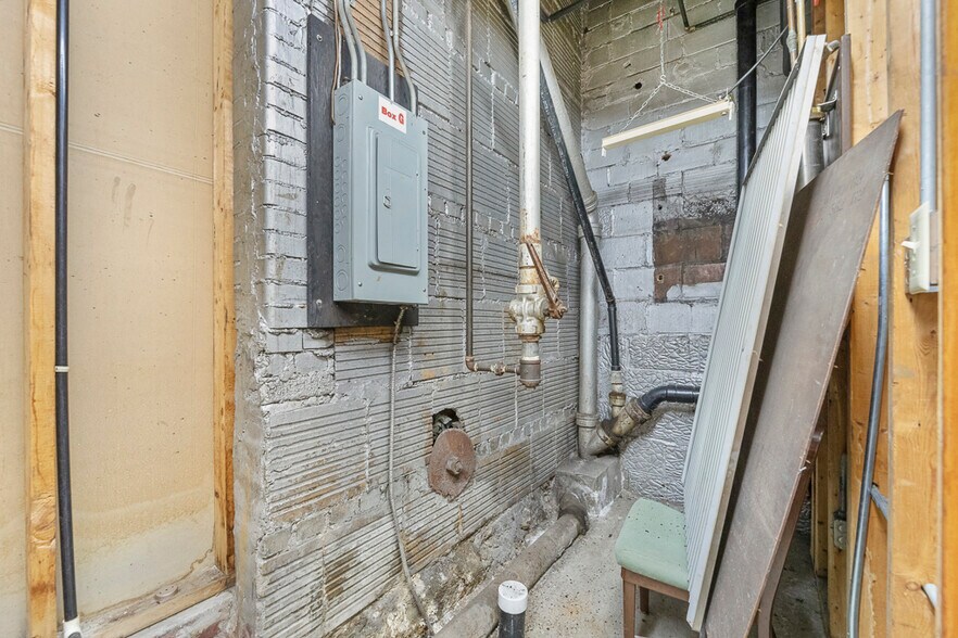 More Photos Of 14924 Beloit Snodes Rd, Beloit Manufacturing For Sale