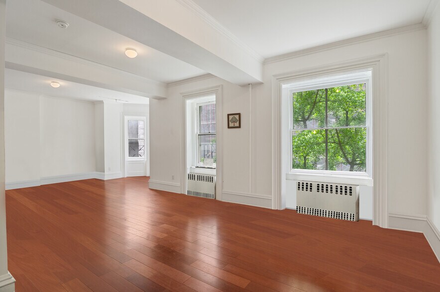 More Photos Of 19 E 75th St, New York Storefront Retail Office For Sale