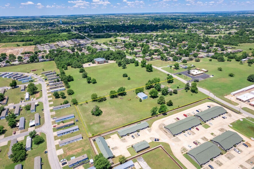 More Photos Of 523 W Country Club Rd, Chickasha Office Residential For Sale