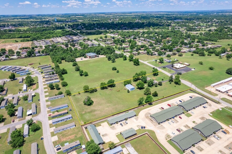 More Photos Of 523 W Country Club Rd, Chickasha Office Residential For Sale