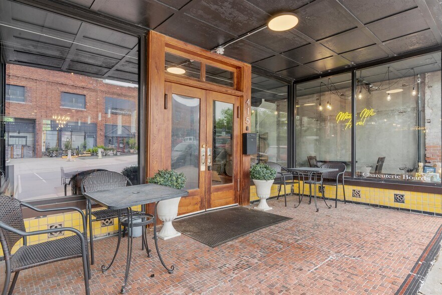 More Photos Of 415 S Thompson Ave, Excelsior Springs Bar For Sale