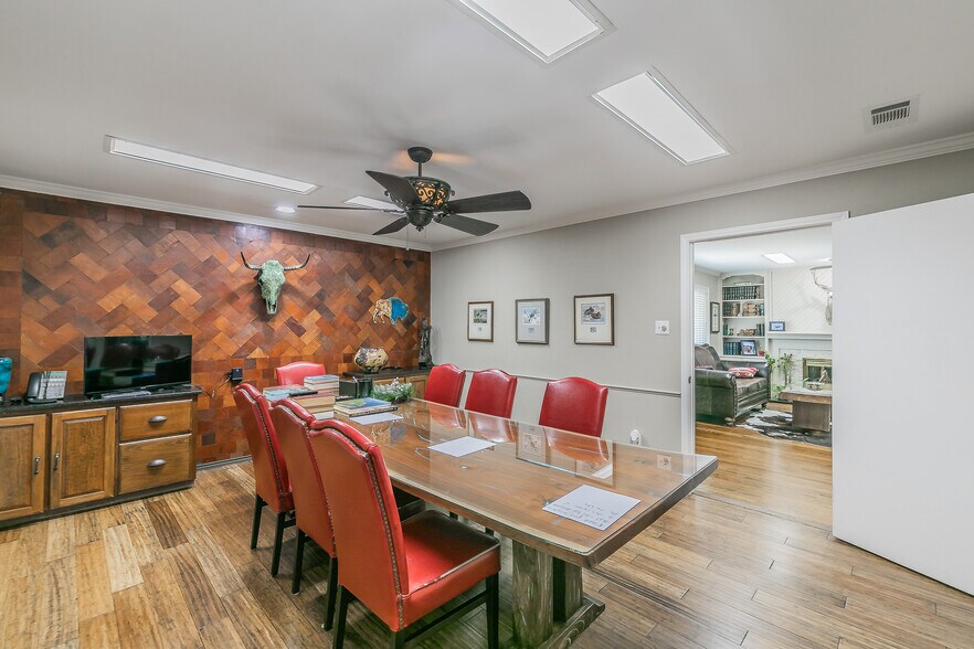 More Photos Of 3701 S University, Fort Worth Office For Sale