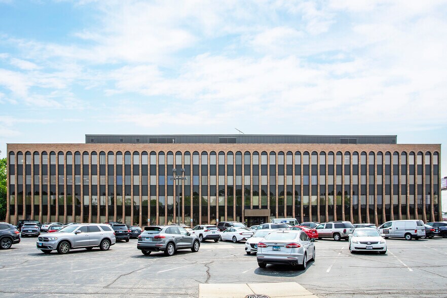 More Photos Of 2340 S River Rd, Des Plaines Office For Lease