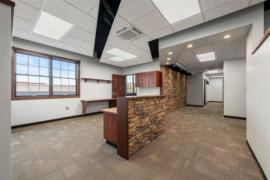 More Photos Of 728 College St, Bowling Green Office For Sale