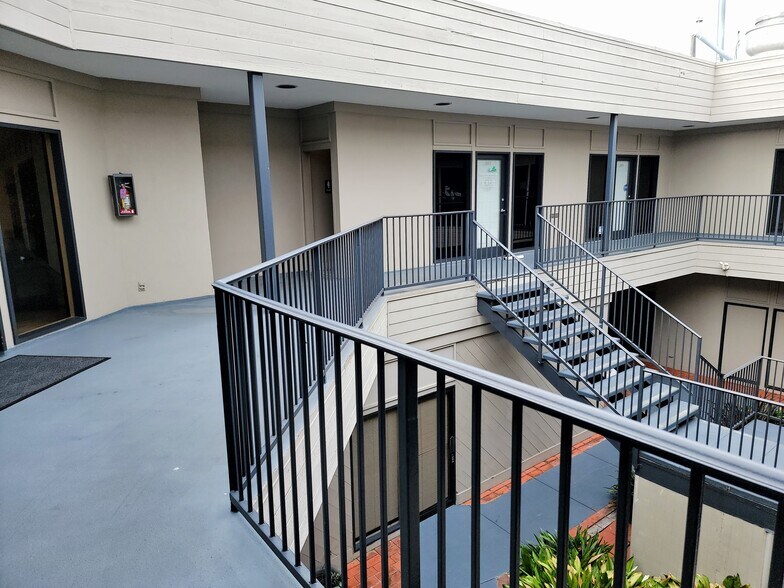 More Photos Of 727-737 Pearl St, La Jolla Medical For Lease