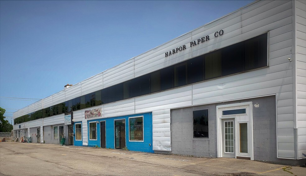 More Photos Of 2425 Hyde Park Blvd, Niagara Falls Freestanding For Lease