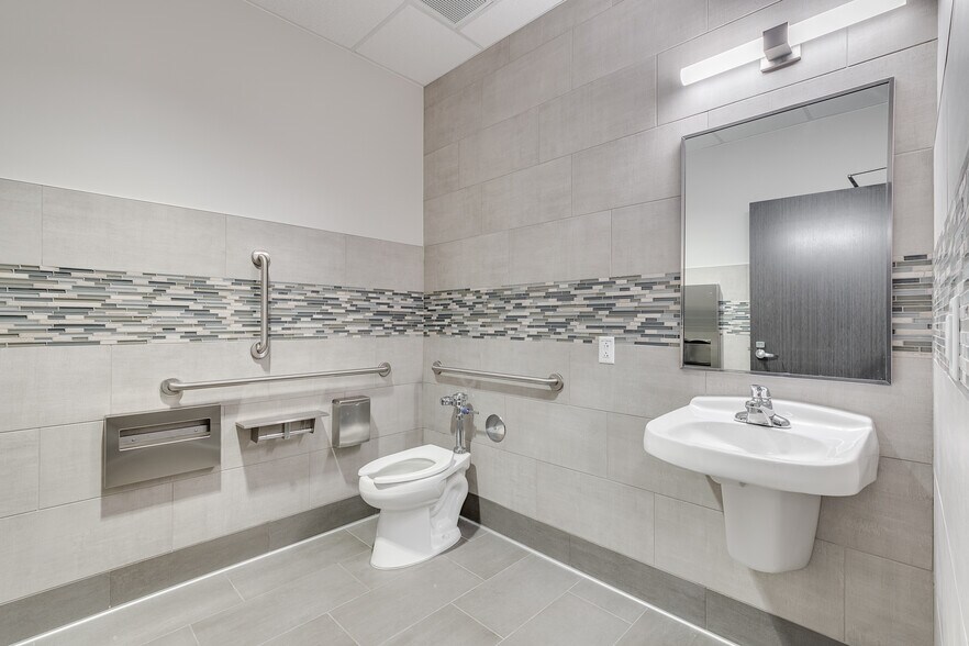 More Photos Of 4650 President George Bush Hwy, Sachse Medical For Lease