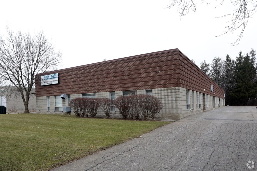 More Photos Of 25-41 Regal Rd, Guelph Warehouse For Lease