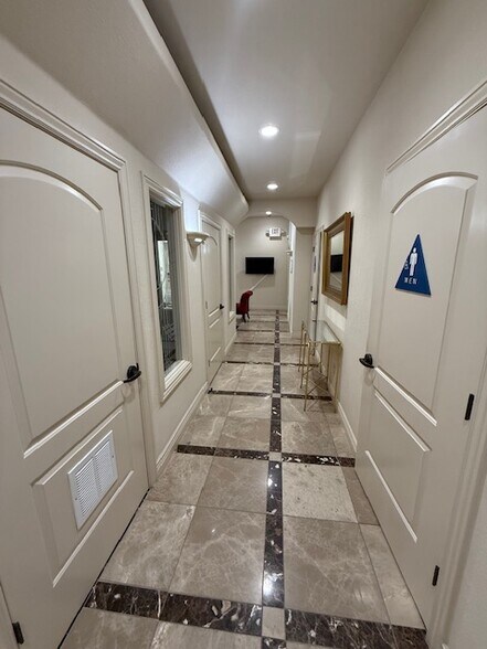 More Photos Of 915 Douglas Blvd, Roseville Loft Creative Space For Sale