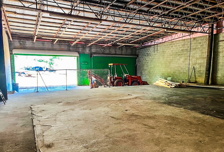 More Photos Of 2460 Moreland Ave, Atlanta Warehouse For Sale