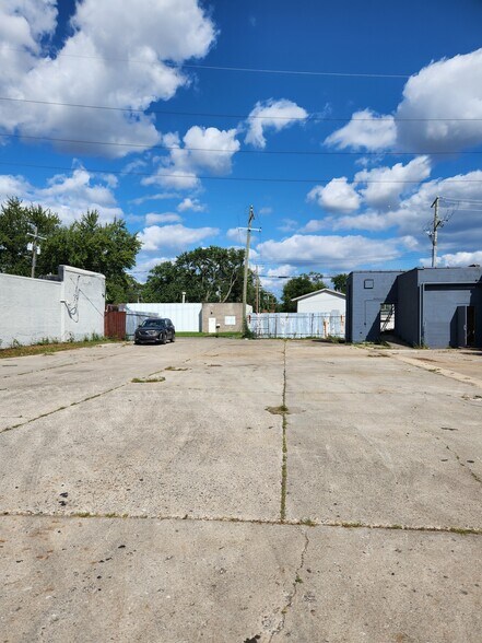 More Photos Of 13507 Auburn St, Detroit Truck Terminal For Lease